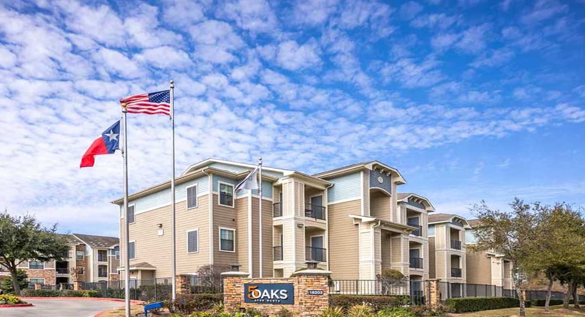 5 Oaks — Houston, TX